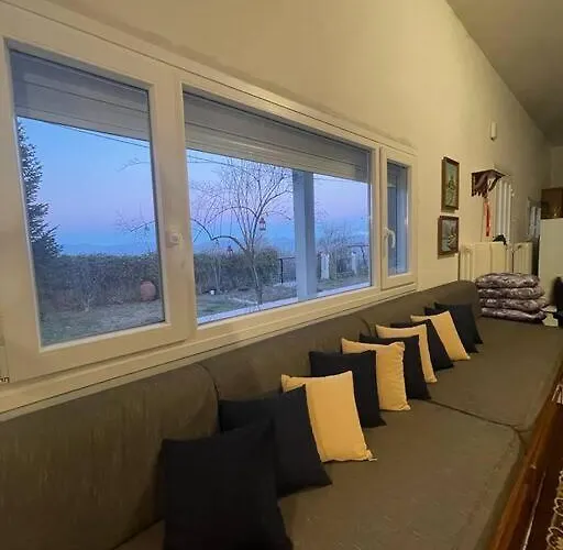 Peaceful Cottage With Incredible Panoramic View