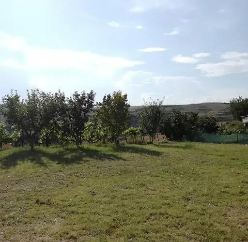 Peaceful With Incredible Panoramic View Ipsilon